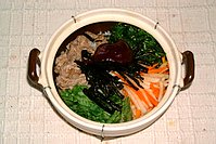 海苔とコチュジャンを乗せたビビンパ